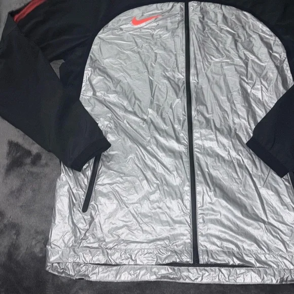 Nike Men's Black and Silver Windbreaker - Picture 1 of 7
